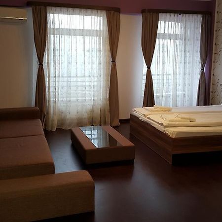 Sunlight Studio Apartment Oradea Exteriér fotografie