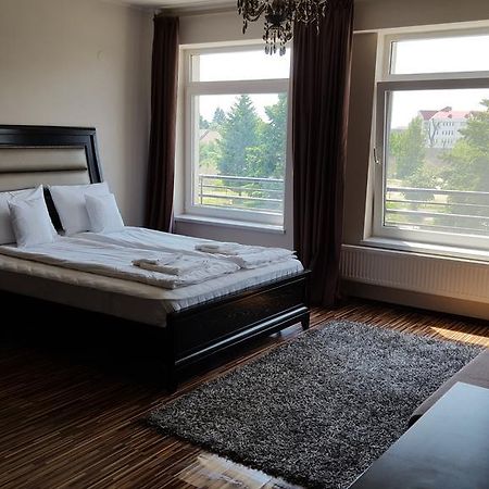 Sunlight Studio Apartment Oradea Exteriér fotografie