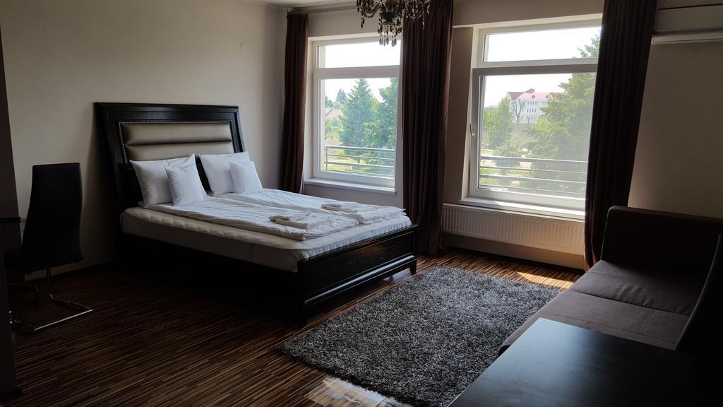 Sunlight Studio Apartment Oradea Exteriér fotografie